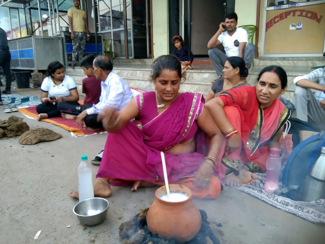 Chitrakoot: Lakhs of devotees take a dip in Mandakini on Sharad Purnima