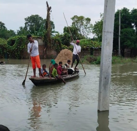 The water level of Rapti and Rohin rivers increased, leaving sandalwood in the rest