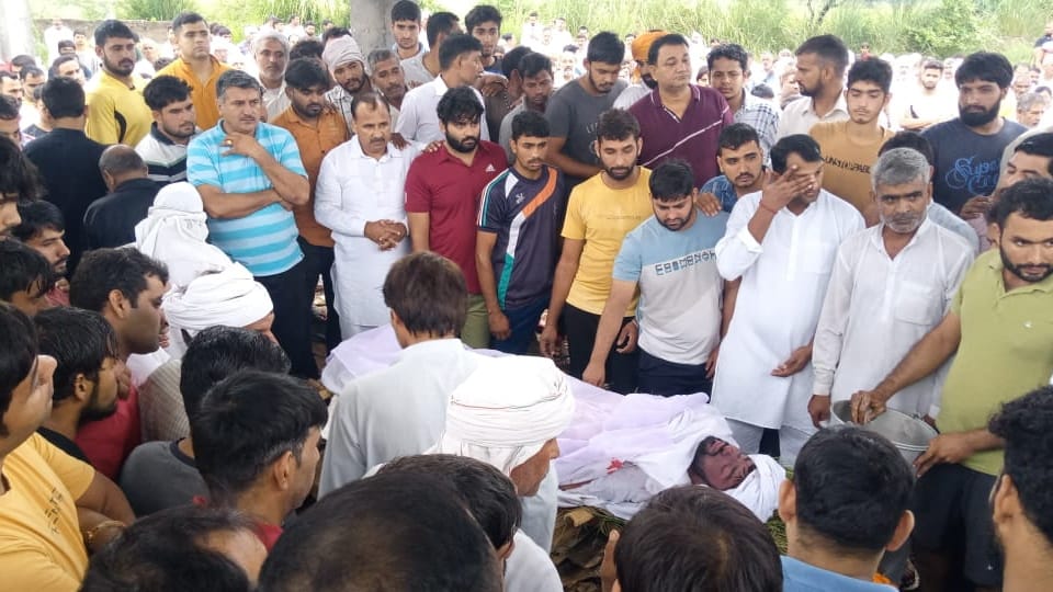 Mortal remains of mountaineer Nitish cremated at crematorium in village Matindu of Sonipat