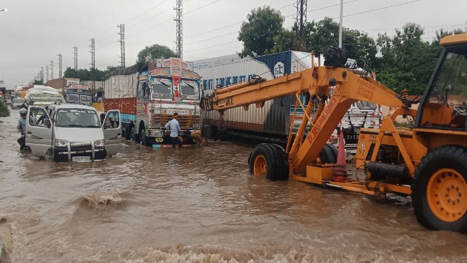 Agra Rain broke the record of average rainfall for October ten houses collapsed