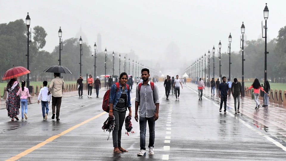Rain continues in Delhi-NCR for 48 hours know how weather will be on Monday
