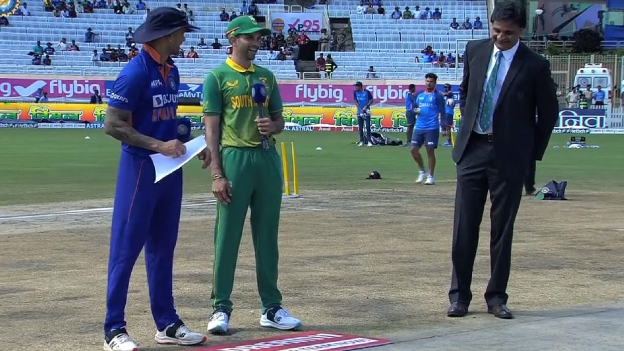 match referee Javagal Srinath forgets to give coin to shikhar dahwan watch video