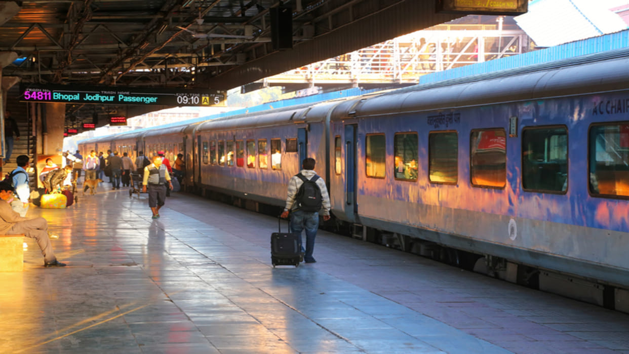 Indian Railways Luggage Rules: how much luggage is allowed in train know the rule here