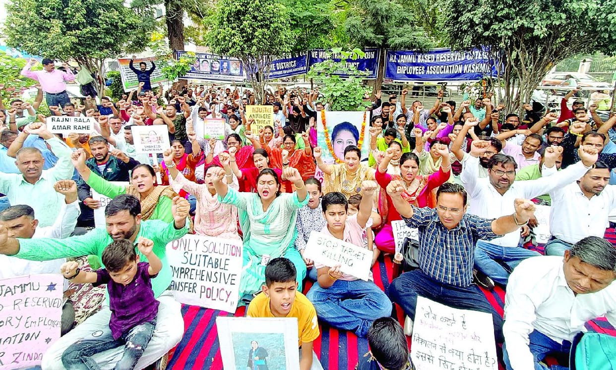 Jammu Based Reserved Categories Employees Association Kashmir Protest contionue