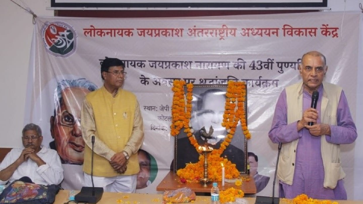 JP Narayan Prof Anand Kumar said people should come together forgetting mutual differences to save democracy