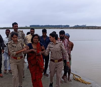 Woman jumped from Kolaghat bridge in Ramganga in civil dispute