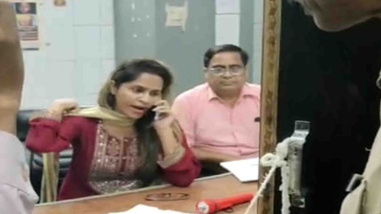 Hardoi: SDM Sadar got angry over the behavior of doctor