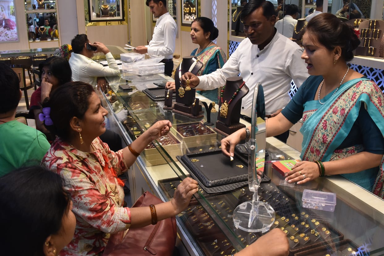 Married women are ready to decorate, the market is buzzing