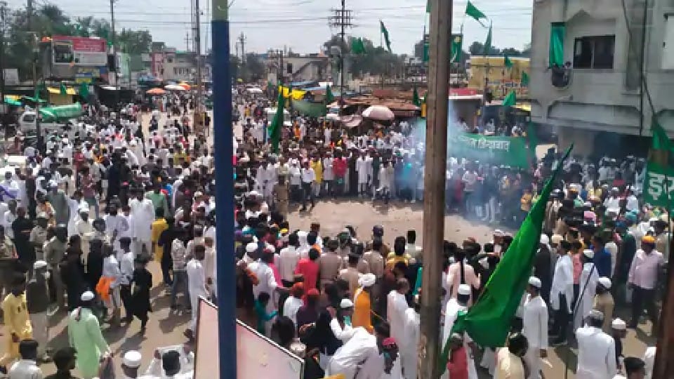 Khandwa: 'Sir Tan Se Juda...' slogans raised in Eid procession