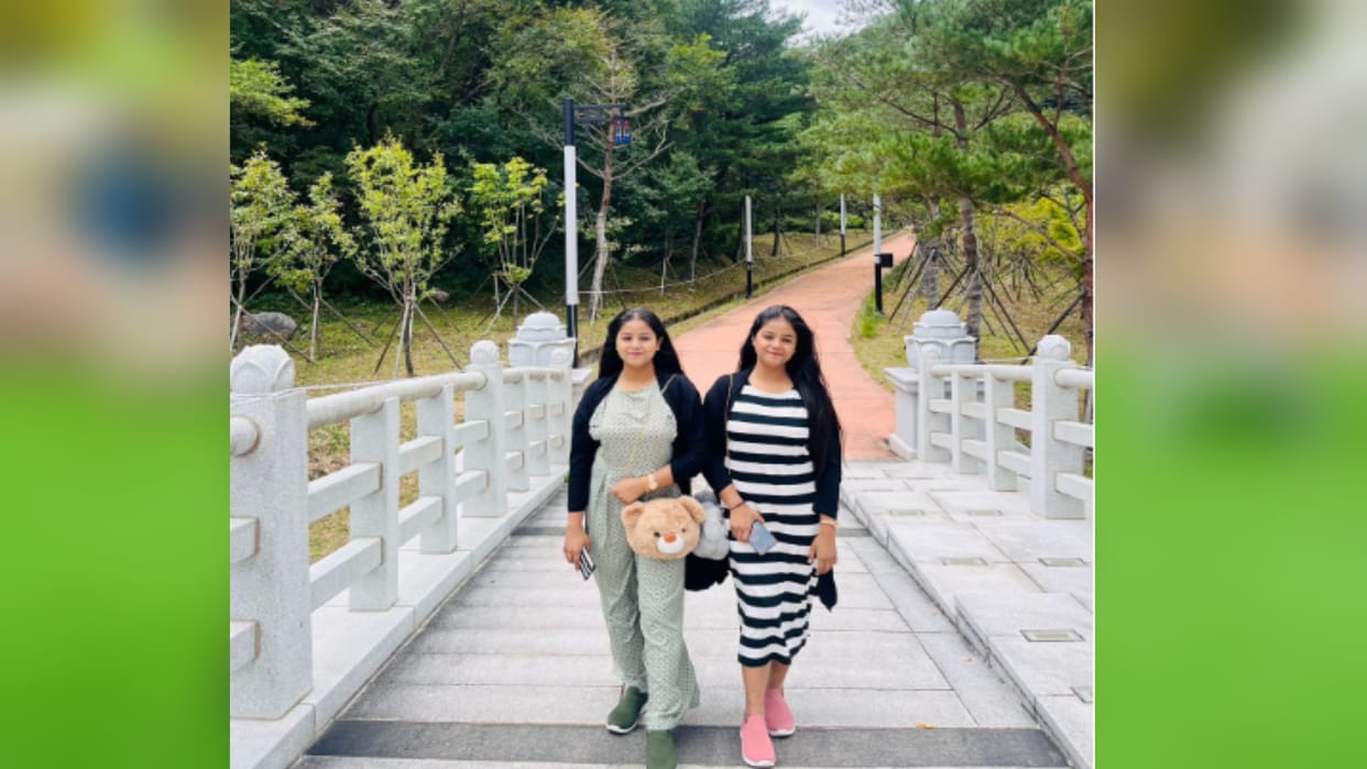 Khan sisters of Meerut performs in Korea, came to news after doing Gita paath as Krishna