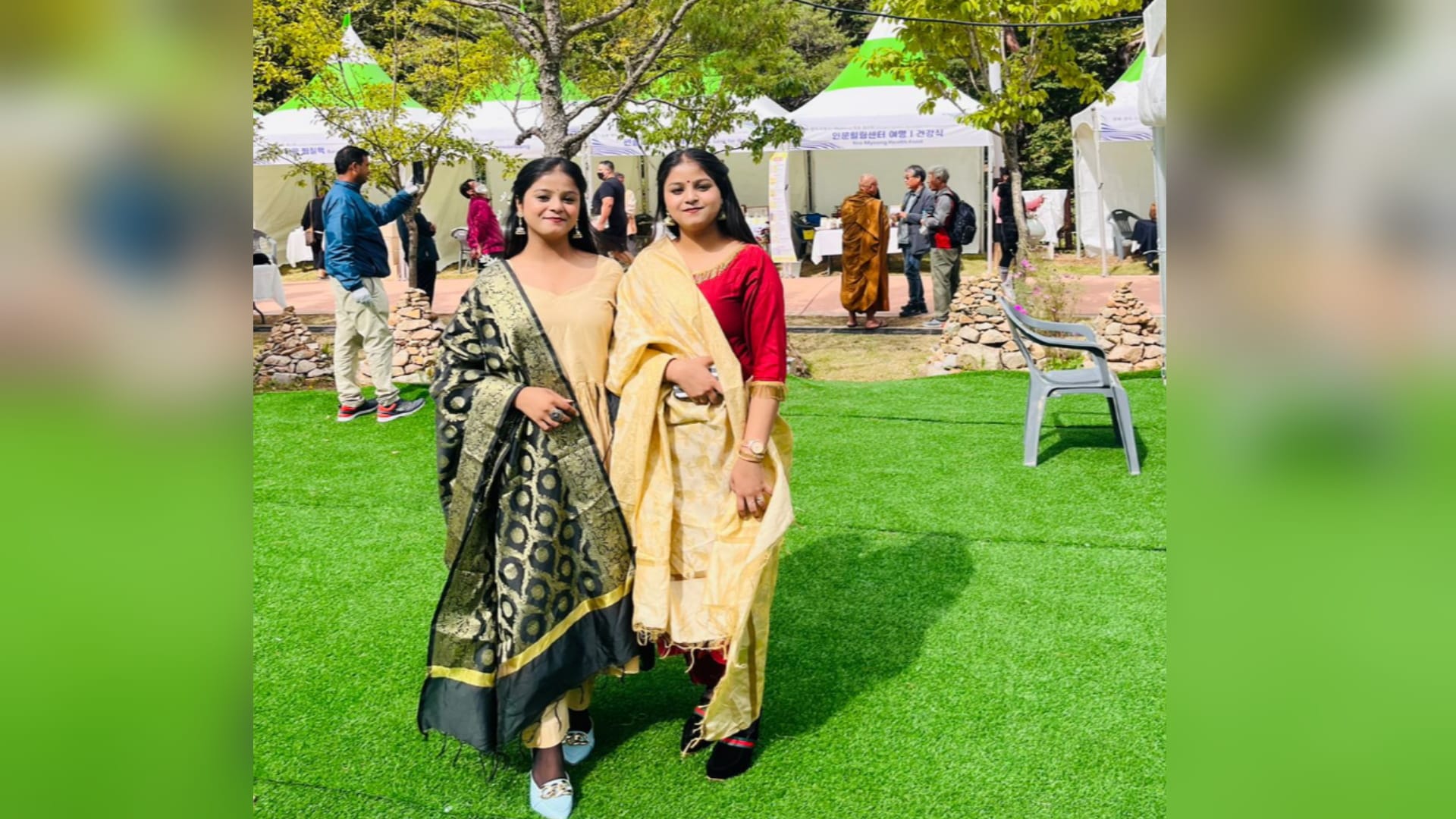 Khan sisters of Meerut performs in Korea, came to news after doing Gita paath as Krishna