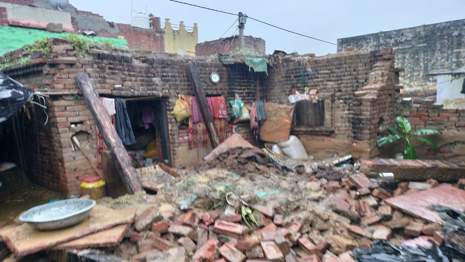Seven houses and four walls collapsed in Bulandshahr two died and loss of 15 crores