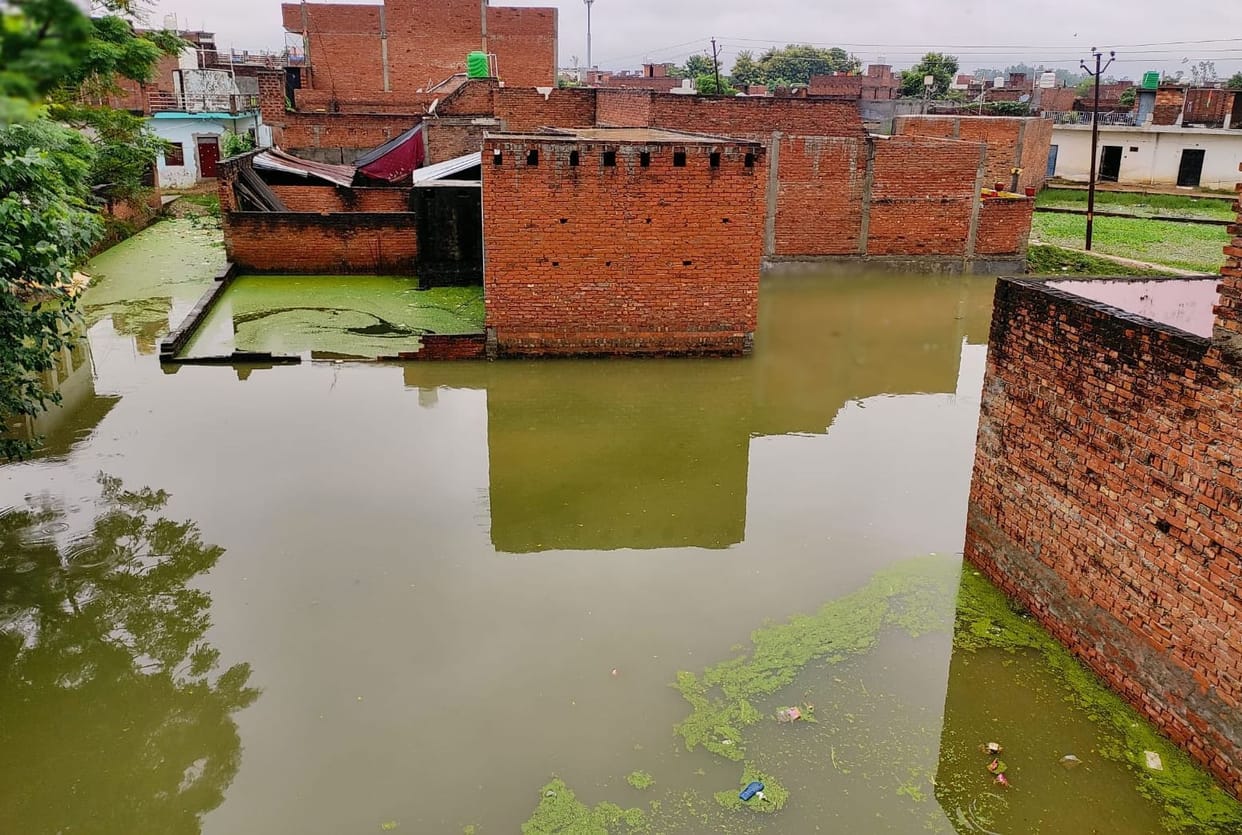 Girl dies due to lightning, walls collapsed