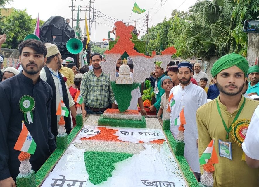 Tricolor hoisted in Julus-e-Mohammadi