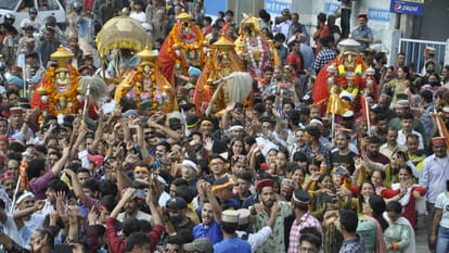 भगवान नरसिंह की भव्य जलेब।