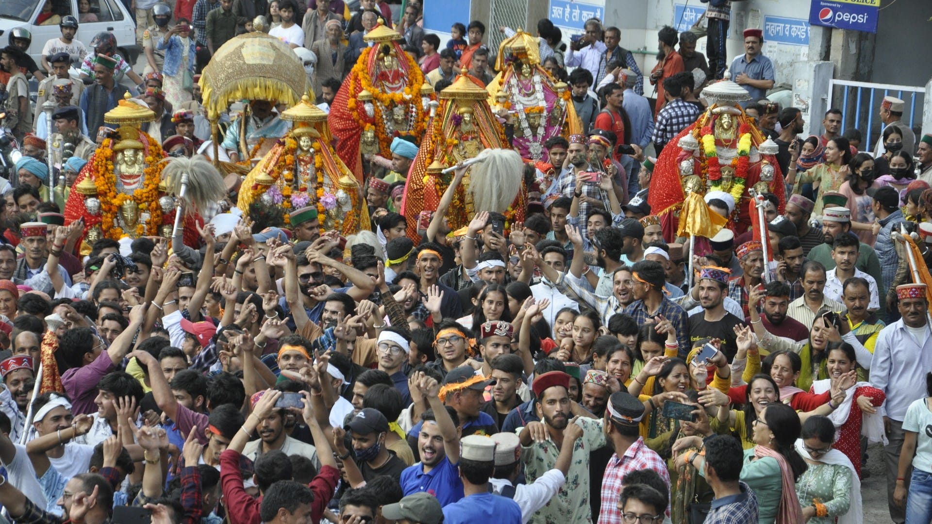 ukraine artists perform in kullu dussehra 2022
