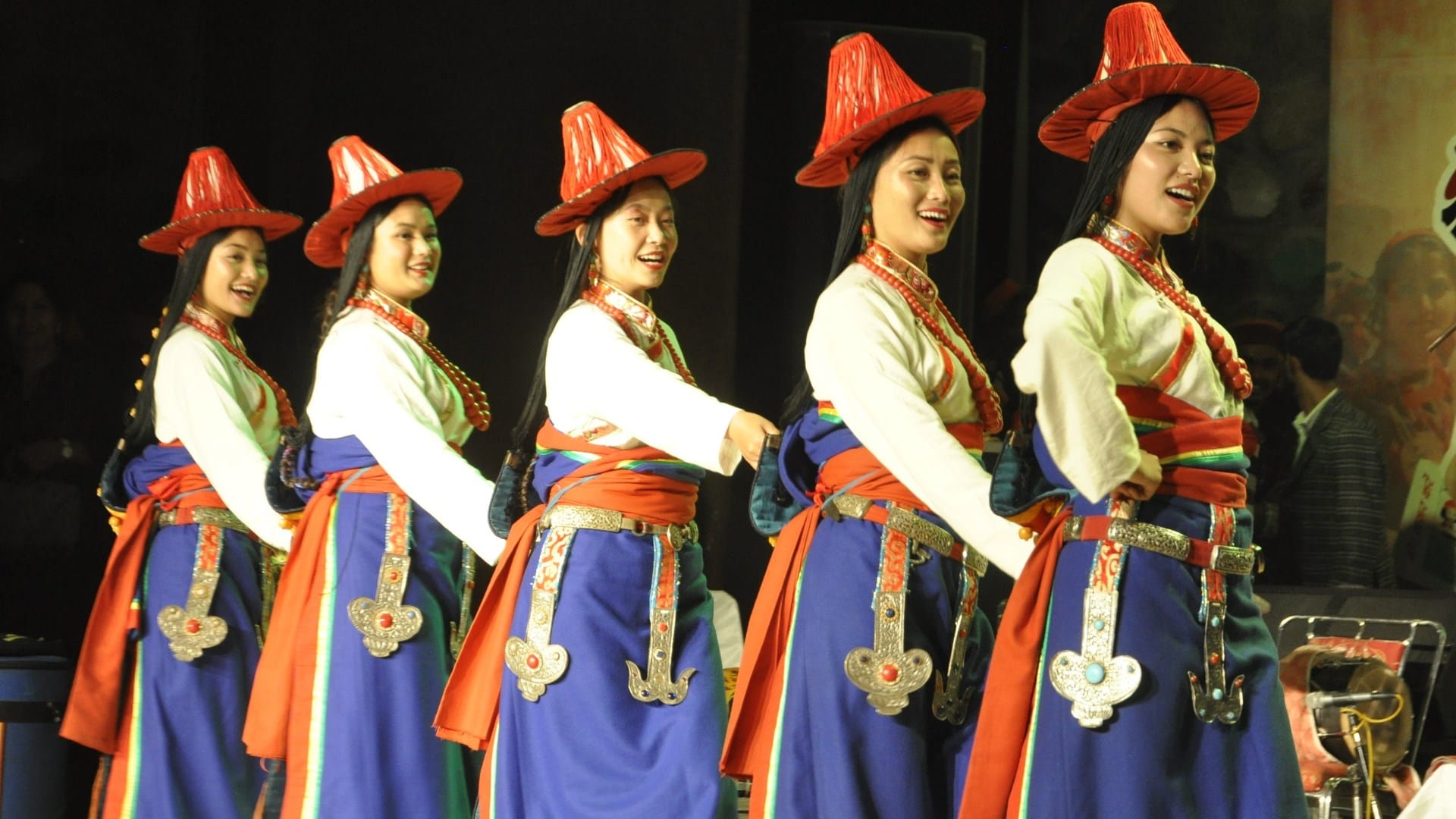 ukraine artists perform in kullu dussehra 2022