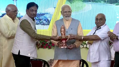 PM Modi Gujarat Visit Talk To People in gujarati declares Modhera village Indias first solar powered village
