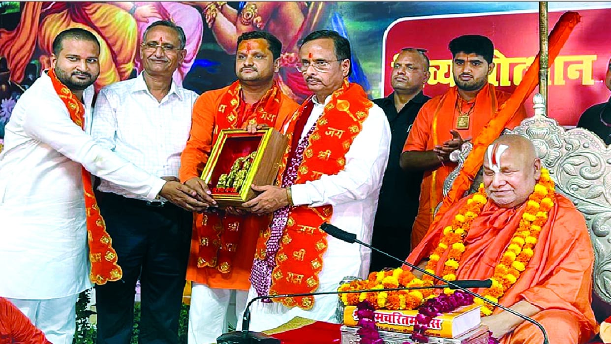 Former Deputy CM Dinesh Sharma reached Meja to meet Swami Rambhadracharya Maharaj