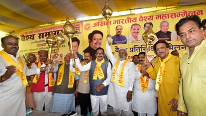 Swatantradev said in Vaishya Mahasammelan traders Safe in Modi Yogi government