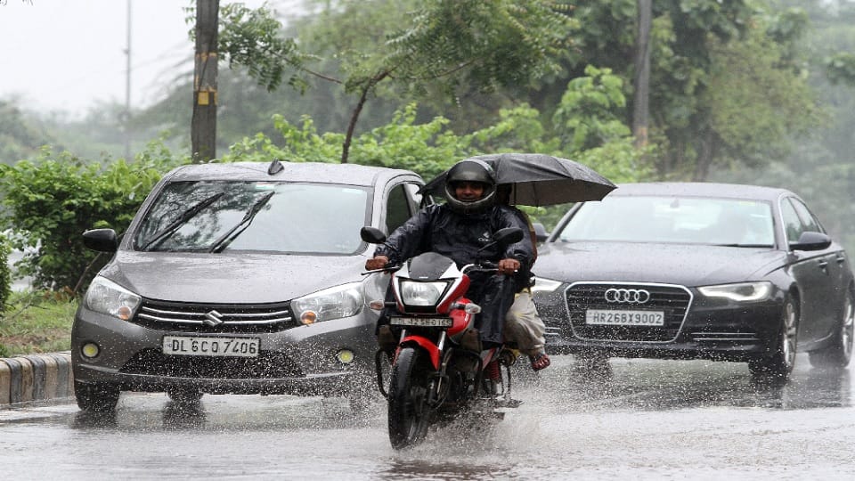 Delhi NCR Weather Rain made the weather pleasant Yellow alert for today
