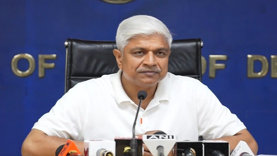 Controversy over AAP star campaigner Rajendra Pal Gautam BJP alleges being anti-Hindu