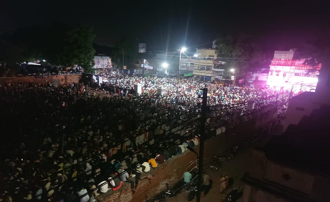 Ramnagar Ki Ramlila huge people gather for seeing bhor ki aarti and kale hanuman ji see photos