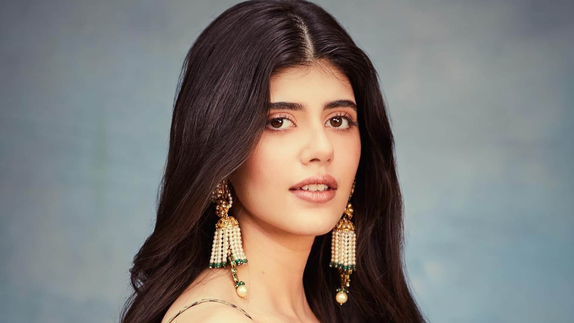 Photos Of The Day Rashmika Mandanna Bold Look Akshara Singh Cute Photos Celebrity Updates