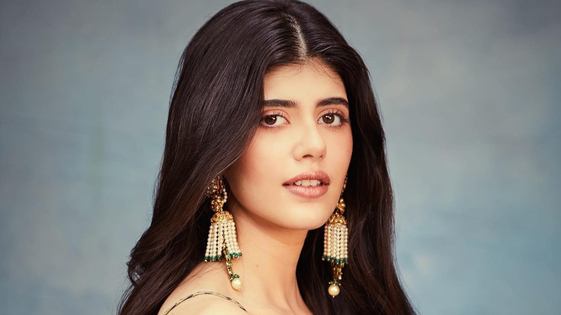 Photos Of The Day Rashmika Mandanna Bold Look Akshara Singh Cute Photos Celebrity Updates