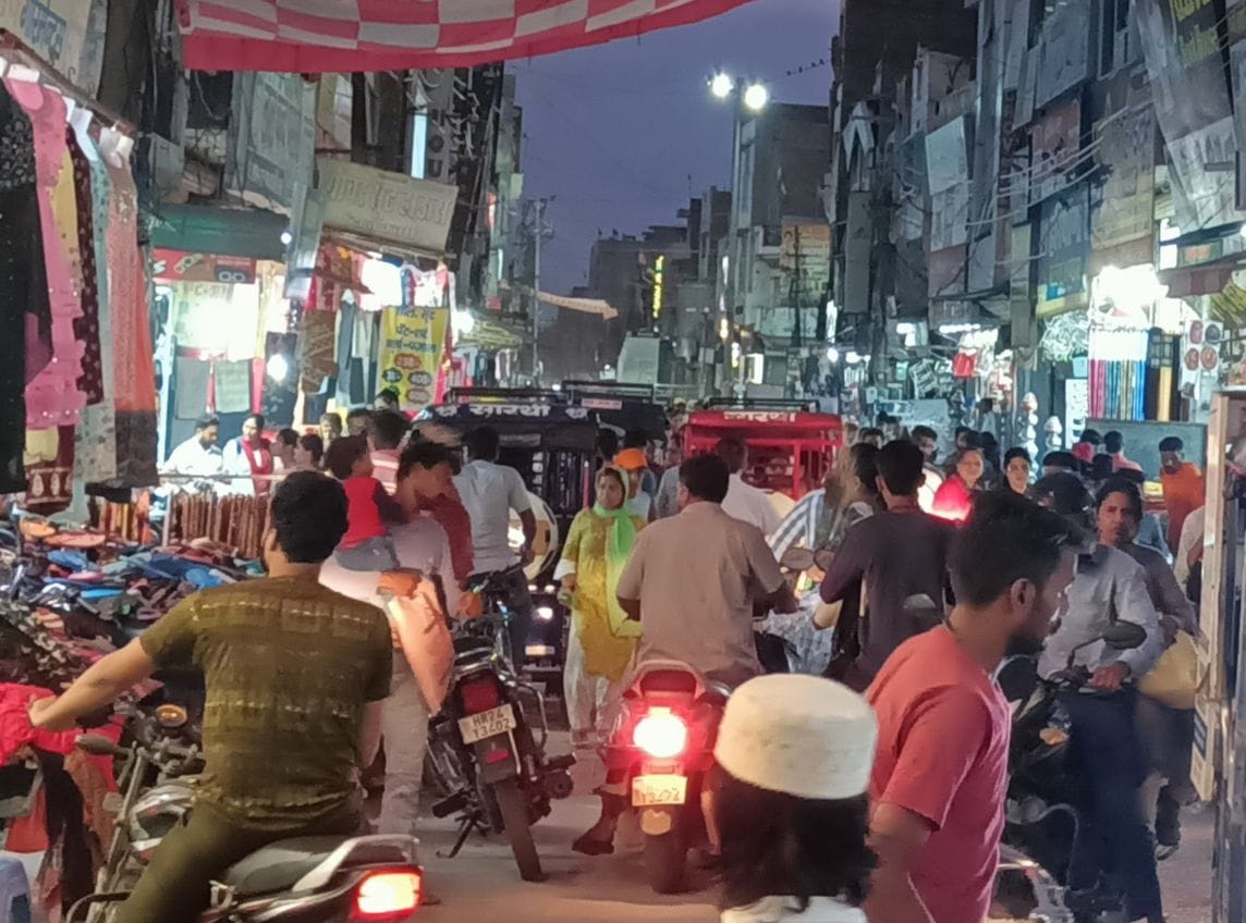 Entry of four wheelers in markets closed, four bike riders will patrol continuously