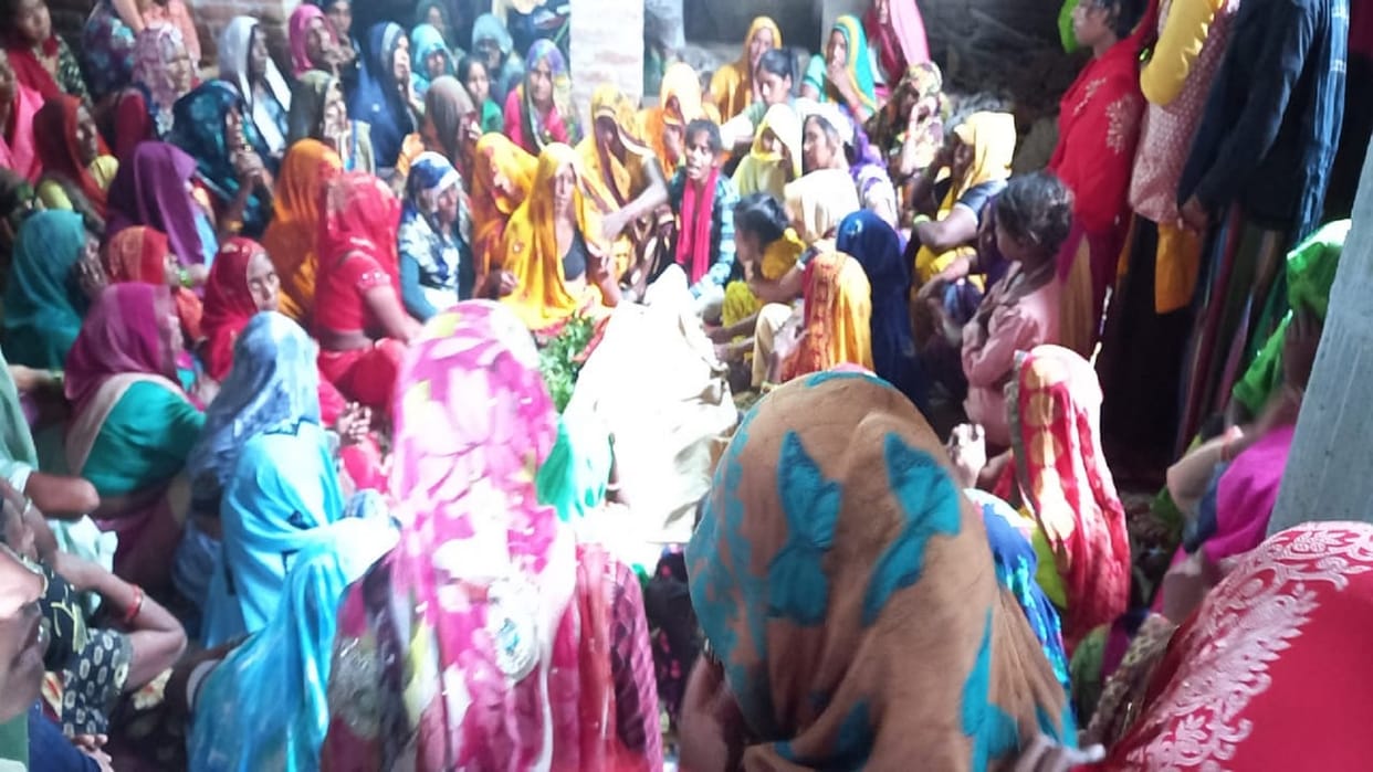 Elderly and his granddaughter died due to snake bite in Hathras