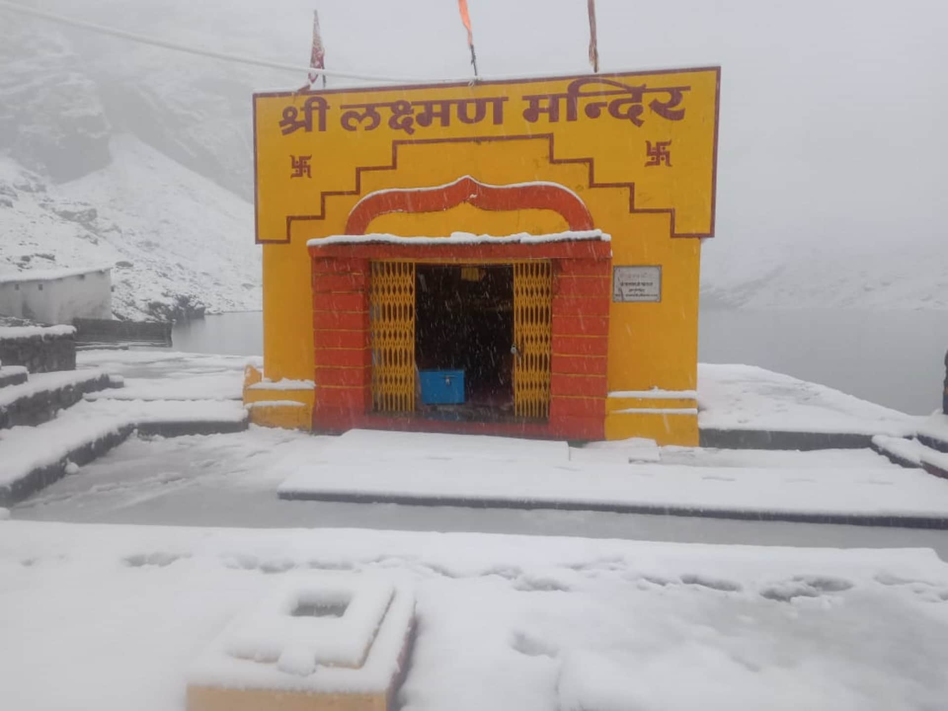 Snowfall In Uttarakhand break on Hemkund Sahib yatra 250 passengers stopped in Ghangaria news in hindi