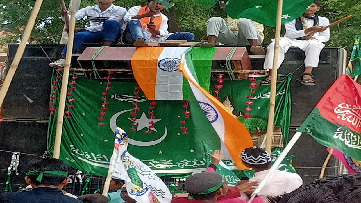 he photo of the insult of the national flag in the procession of Baravafata went viral