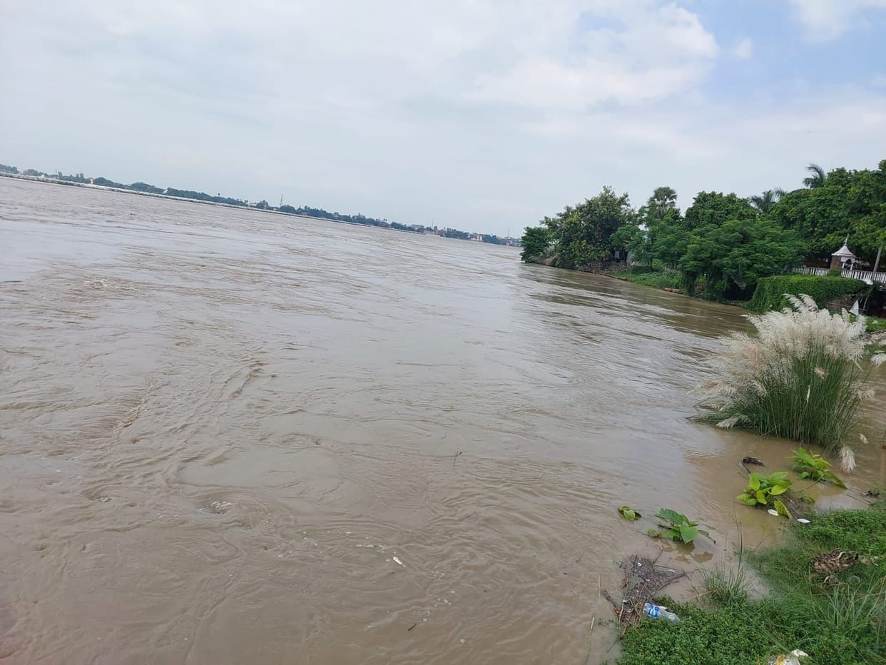 Nepal released four lakh 69000 cusecs of water in Saryu river