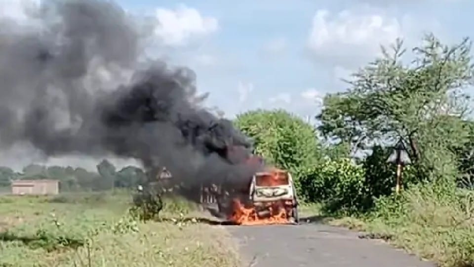 Sudden fire in moving car, woman burnt alive