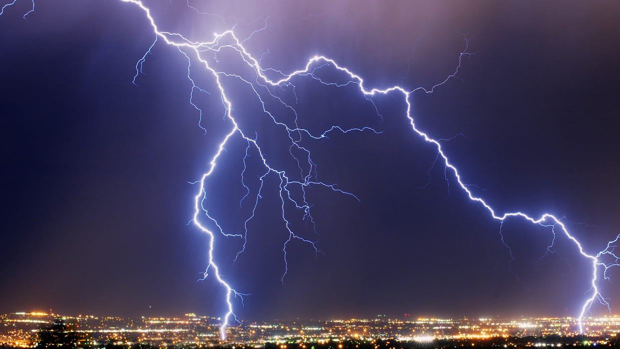 Sagar News: Lightning Struck Two People Hiding Under A Tree To Avoid Rain, One Died and Second Injured