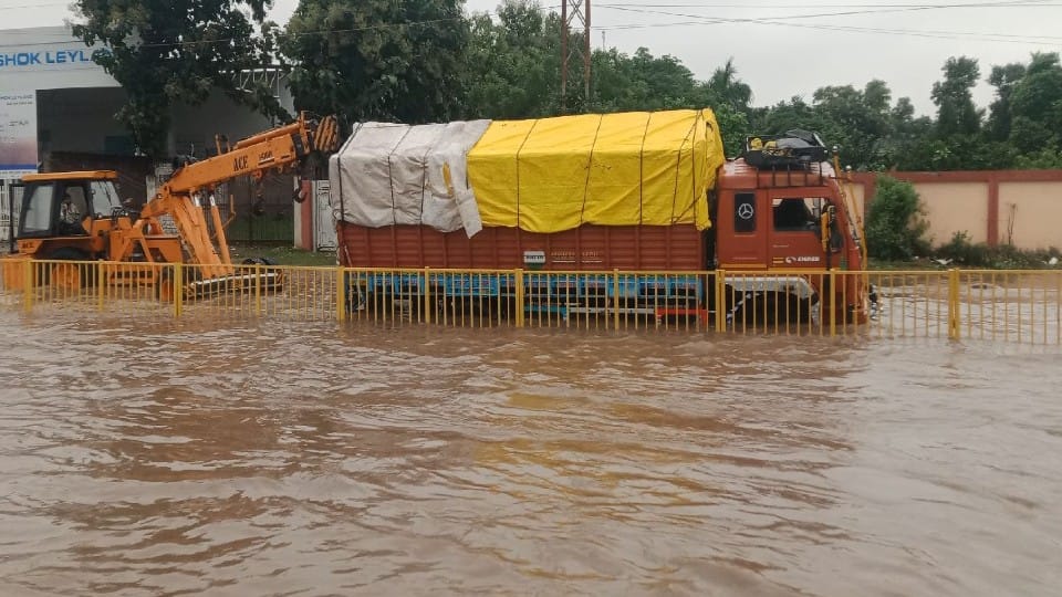 Agra Rain broke the record of average rainfall for October ten houses collapsed