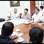 अधिकारियों के साथ बैठक करते सीएम भगवंत मान।