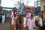 हाथरस : बारावफात के जुलूस में घोड़ों पर सवार बच्चे।   संवाद