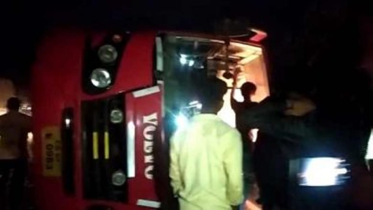 24 injured after bus overturned in chhattisgarh balod