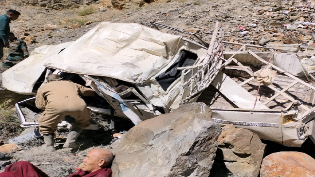 Jeep fell into the Shyso khad of Spilo, two people died
