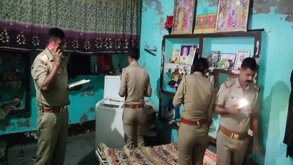 Three murders in Agra  mother and daughter in Khandauli and priest murdered in Achhnera