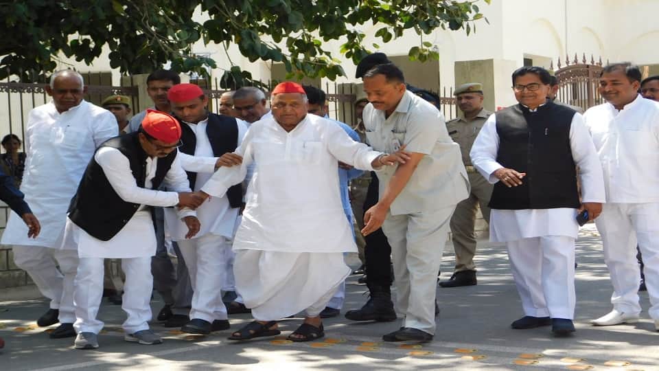 Mulayam never wanted a wall: kept tying the family together, but the family chose different paths