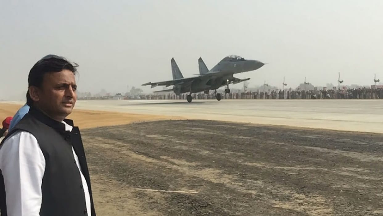 mulayam singh passed away yadav was Defense Minister for Sukhoi deal son Akhilesh Landing on Yamuna Expressway