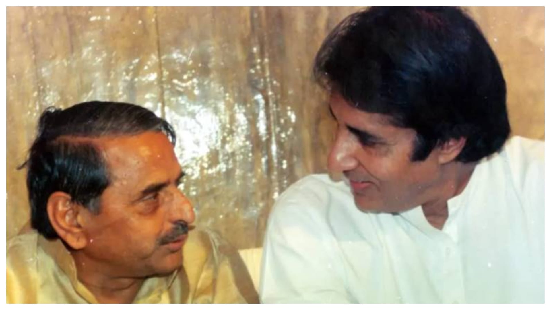 Mulayam singh yadav passed away live sp founder ka antim sanskar saifai Abhishek bachchan reached