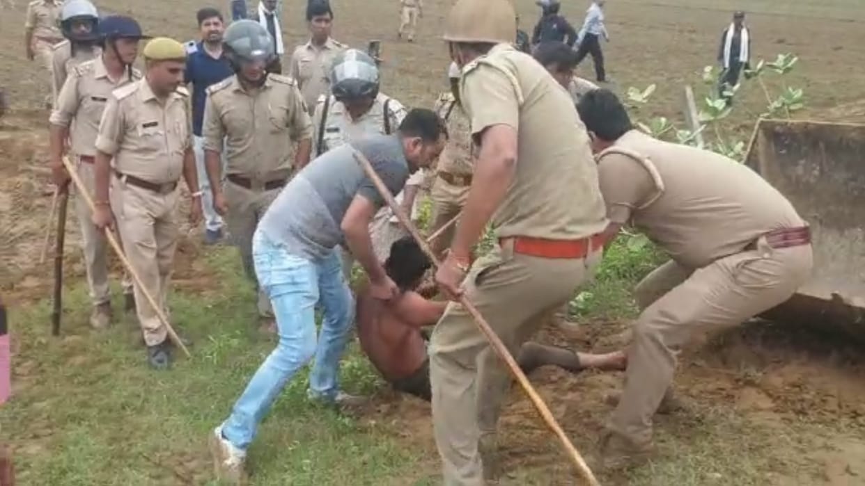 Farmers beaten up by Ghaziabad Police in Baghpat after protest against taking possession of acquired land
