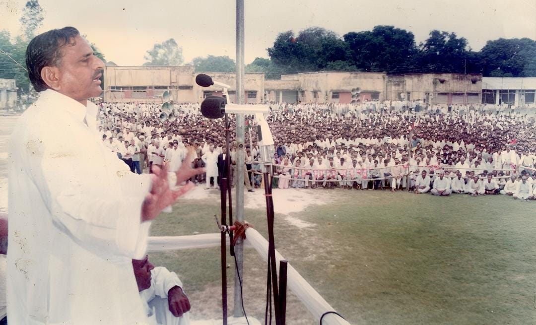 Decisions of mulayam singh yadav as a defence minister shocked the world, soft on Pak, China was trembling
