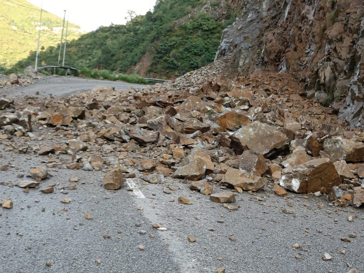 Almora Highway remained closed for eight hours due to debris