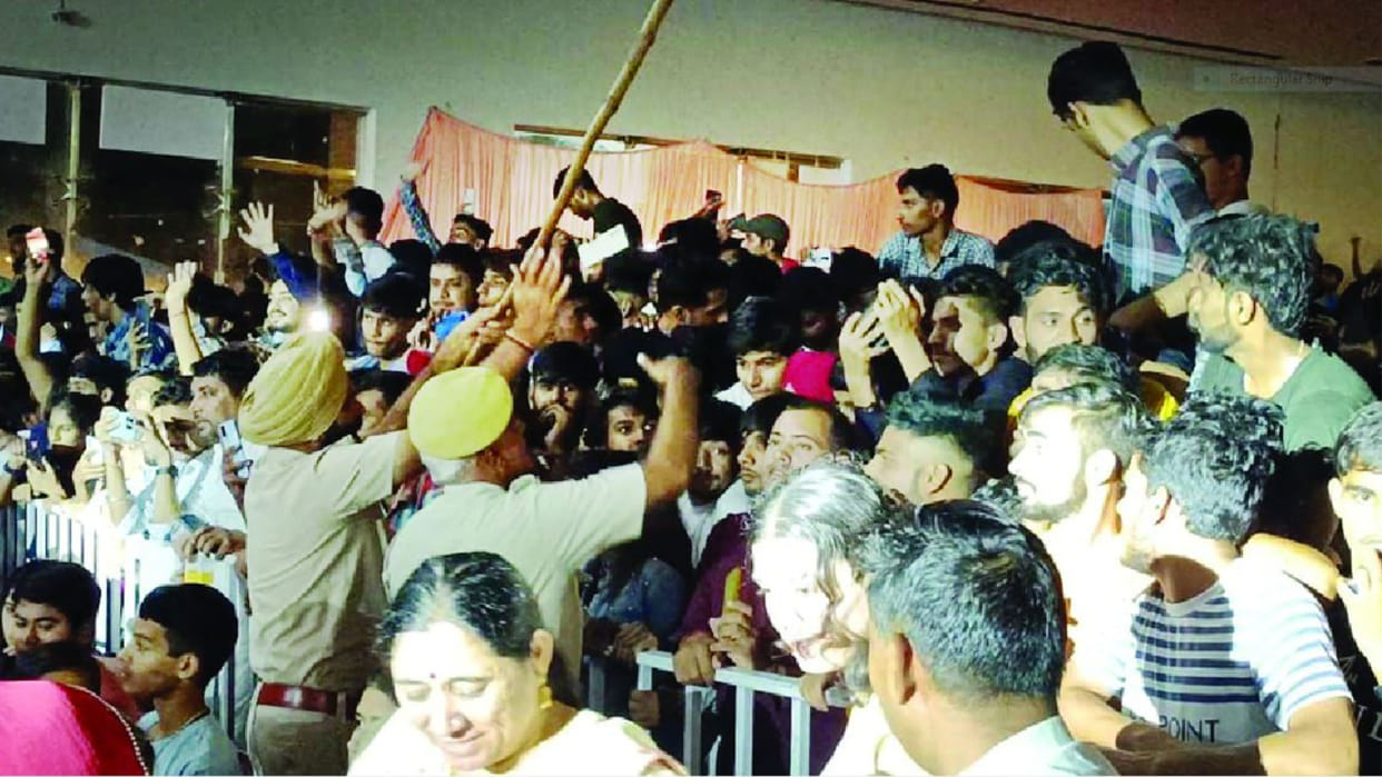 Crowd became uncontrolled when Punjabi singer Kaka arrived, police used mild force