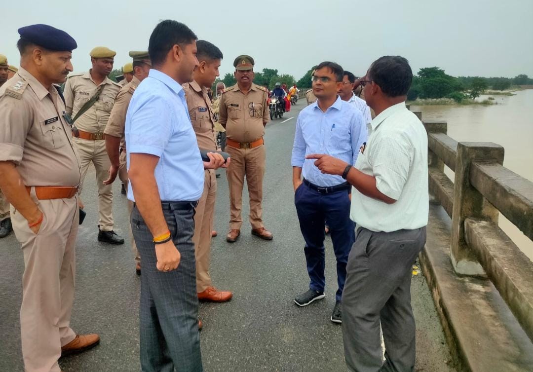Instructions for arranging boats, medical teams in flood-hit areas